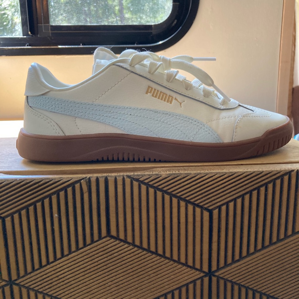 PUMA White Sneakers with Brown Sole